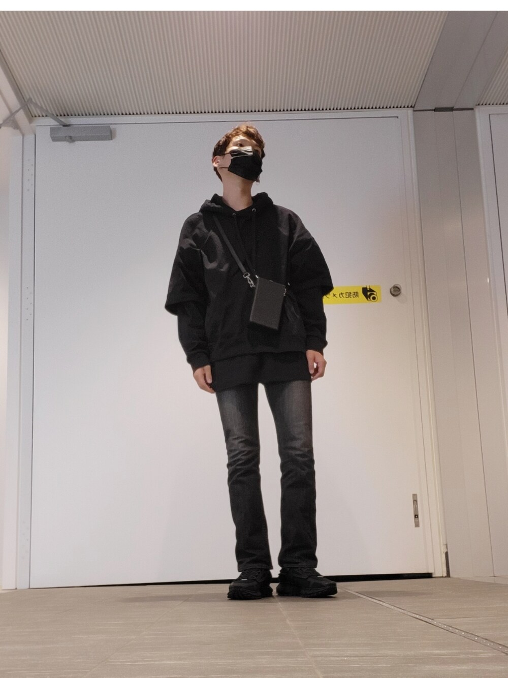 「モード、GU、ヒステリックグラマー、黒、黒コーデ、プチプラ、ZARA」｜「ZARAのアイテム（ショルダーバッグ、ブラック系）」を使った、ポン太さん（メンズ・175cm）の春コーディネートの1枚目の写真