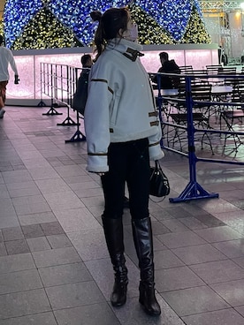 「黒スキニー」｜「アイテム（ムートンコート）」を使った、sa_yanさん（レディース・157cm）の冬コーディネート