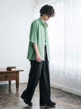 「Rocky Monroe（ロッキーモンロー）のセミワイド2タックストレートスラックス（スラックス、ブラック系）」を使った、Rocky Monroeさん（メンズ・172cm）の夏コーディネート