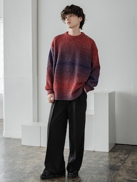 「レッド」｜「アイテム（スラックス）」を使った、Rocky Monroeさん（メンズ・173cm）の秋コーディネート