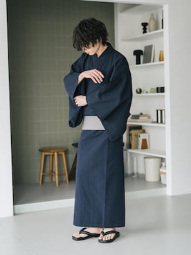 「Rocky Monroe（ロッキーモンロー）のしじら織りワンタッチ帯付きメンズ浴衣2点セット（浴衣、ブルー系）」を使った、Rocky Monroeさん（メンズ・172cm）の夏コーディネート