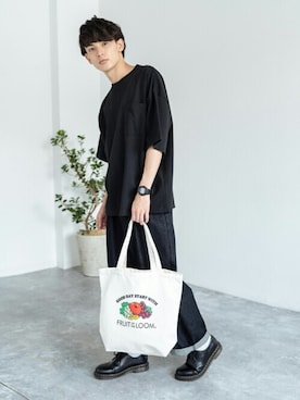 「FRUIT OF THE LOOM（フルーツオブザルーム）のアイテム（バッグ）」を使った、Rocky Monroeさん（メンズ・176cm）の夏コーディネート