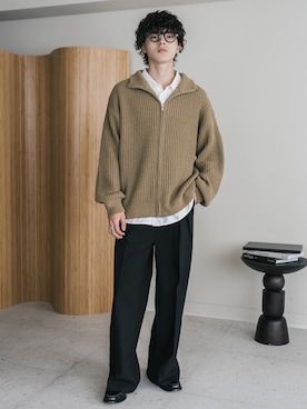 「Rocky Monroe（ロッキーモンロー）のセミワイド2タックストレートスラックス（スラックス、ブラック系）」を使った、Rocky Monroeさん（レディース・173cm）の秋コーディネート