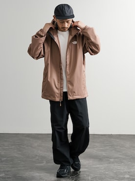 「アイテム（マウンテンパーカー）」を使った、Rocky Monroeさん（メンズ・175cm）の夏コーディネート