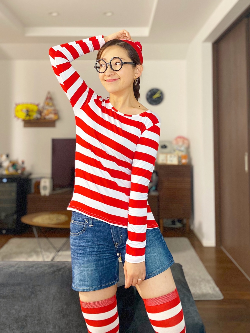 「wearhalloween2021、カジュアル、デニムパンツ、ショートパンツ、ハロウィン、halloween、ウォーリーをさがせ！、ウォーリー、仮装、コスプレ、コスチューム、赤」｜「Leeのアイテム（デニムパンツ、ブルー系）」を使った、＊りょうこいずむ＊フォロー返し絶対☺️＊さん（レディース・165cm）の秋コーディネートの1枚目の写真