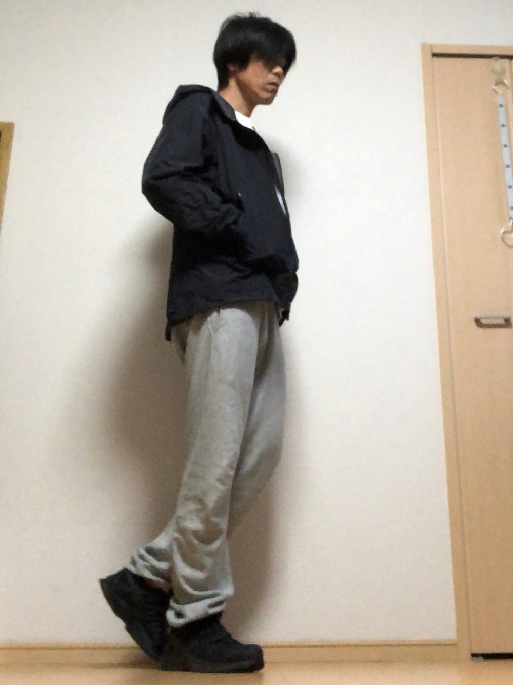 「シンプル、カジュアル、雨の日コーデ、アウトドアスタイル、春」｜「THE NORTH FACEのTHE NORTH FACE/ノースフェイス ヌプシコットン ロンT NT82135（Tシャツ/カットソー、ホワイト系）」を使った、taka4さん（メンズ・183cm）の春コーディネートの1枚目の写真