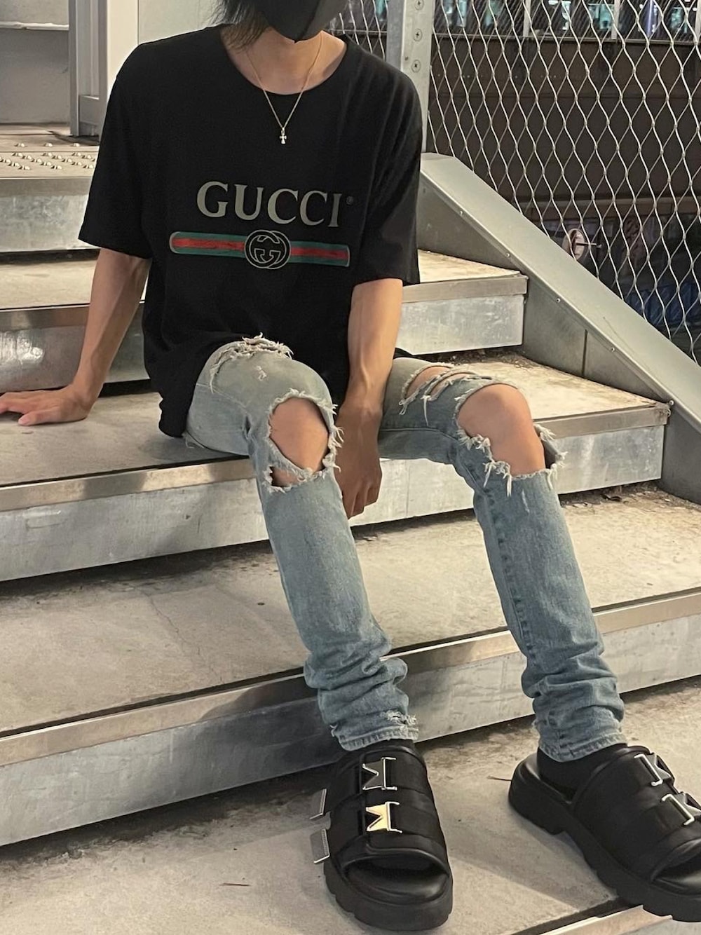 【GUCCI】Tシャツ レディース クルーネック シンプルコーデに! GUCCIのTシャツ/カットソーを使ったレディース人気ファッション