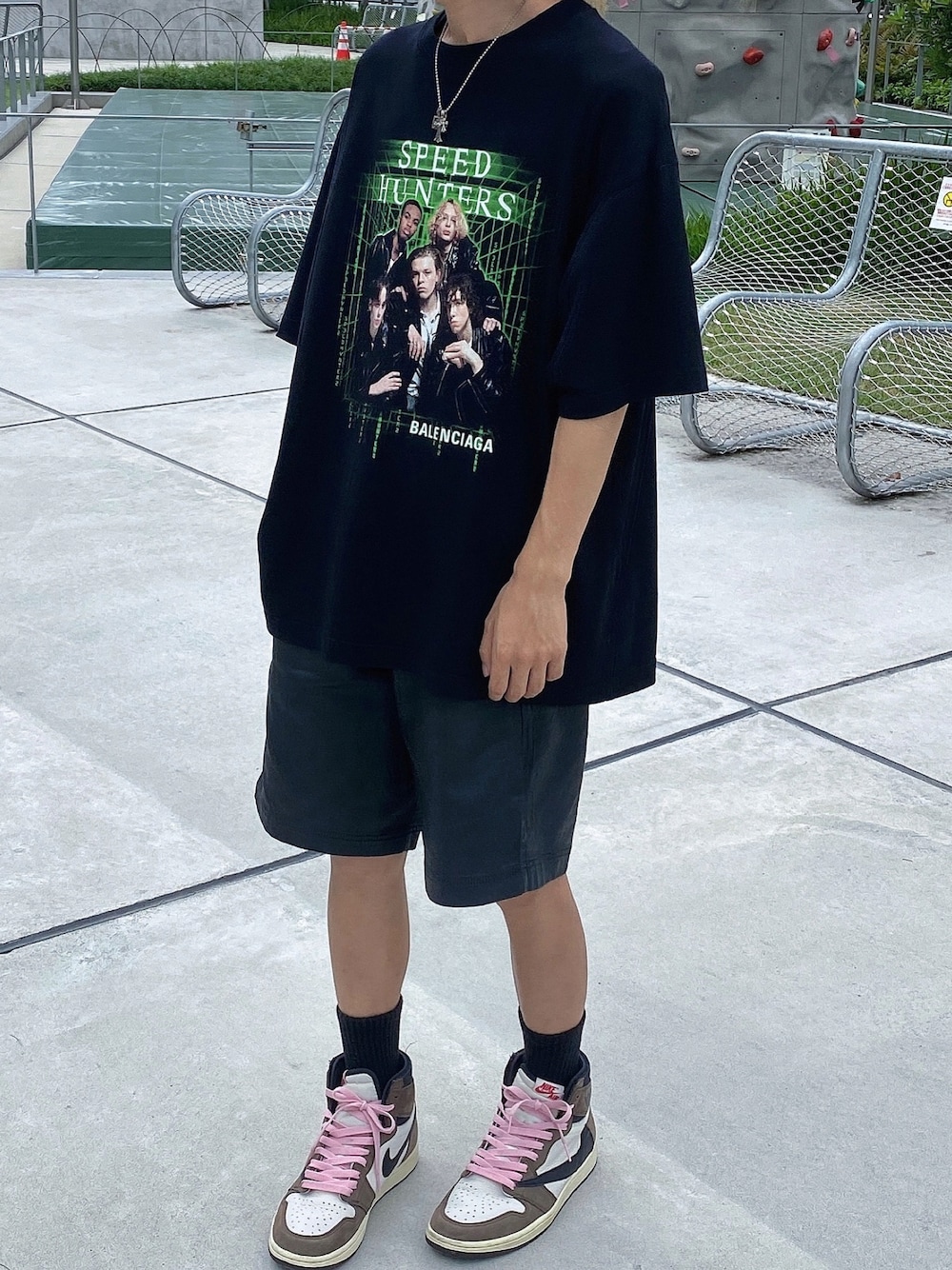 「NIKE、オールブラック、Diesel、ハイカットスニーカー、BALENCIAGA、短パン、AIR JORDAN、ハイブランド、バレンシアガ、ストリートファッション、相互フォロー、travisscott、いいね、save、フォローお願いします🤑、いいね返し、未来のWEARISTAプロジェクト」｜「DIESELのSS21 メンズ デニム ショートパンツ ジョグジーンズ（デニムパンツ、ブラック系）」を使った、Date(だて)さん（メンズ・168cm）の冬コーディネートの1枚目の写真