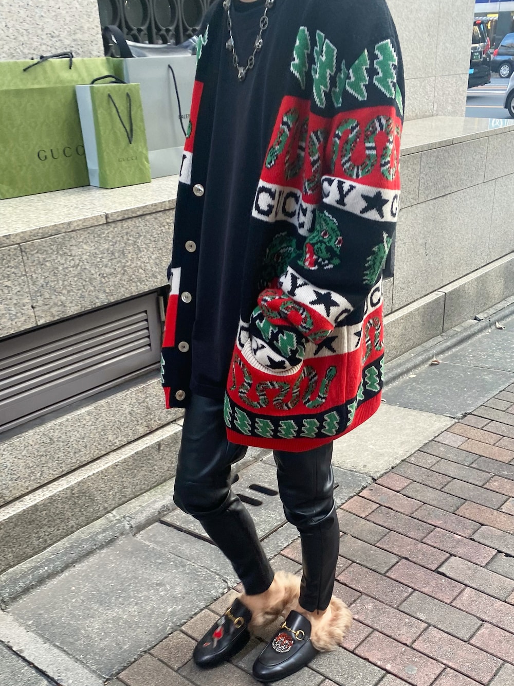 GUCCIのカーディガン/ボレロ（レッド系）を使った人気ファッション