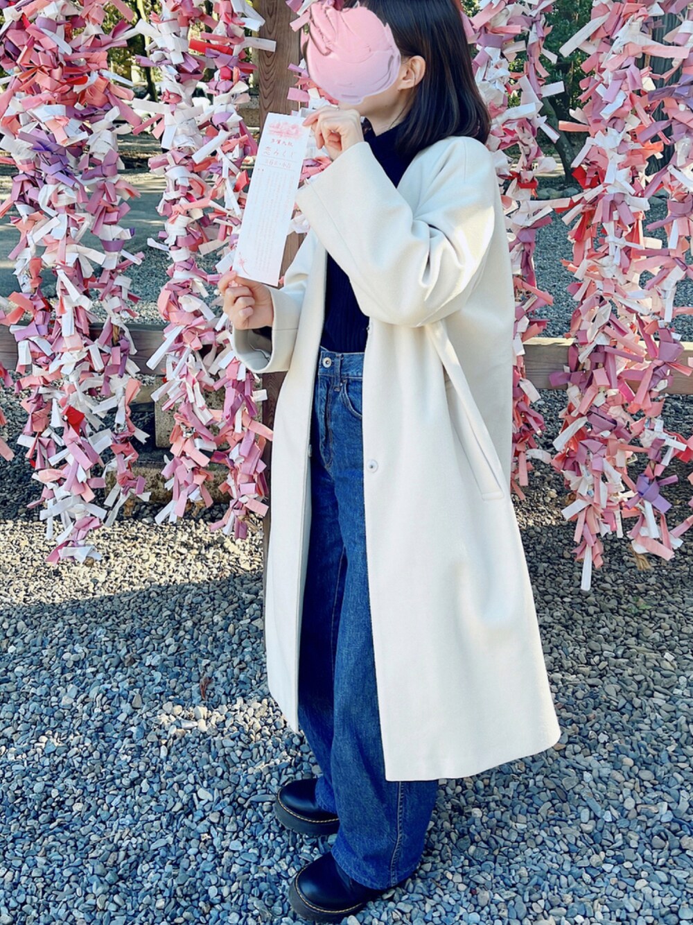 「UNIQLO、タートルネック、デニムパンツ、マーチンもどき」｜「GRLの厚底レースアップシューズ（ローファー、ブラック系）」を使った、mmmさん（レディース・155cm）の冬コーディネートの1枚目の写真