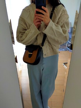 「ZARA（ザラ）のアイテム（デニムパンツ、ブルー系）」を使った、yuseさん（レディース・168cm）の冬コーディネート
