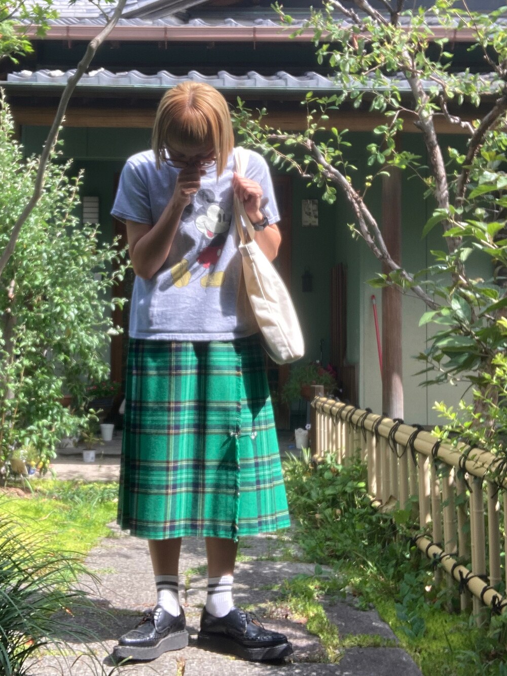 「ミッキー、ミッキーT、プリーツスカート、チェックスカート、巻きスカート、トートバッグ、ラインソックス、ドレスシューズ、zucca、ボブ」｜「O’NEIL of DUBLINのアイテム（スカート、グリーン系）」を使った、ぽん。さん（レディース・158cm）の夏コーディネートの1枚目の写真