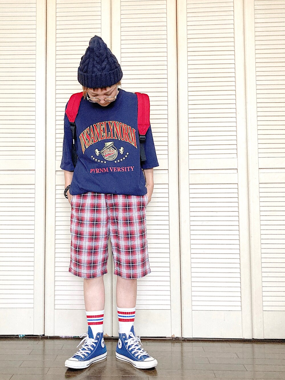 「ニット帽、カレッジ、ビッグシルエット、ハーフパンツ、チェック、古着MIX、リュック、MILKFED.、ラインソックス、ハイカットスニーカー、コンバース、メガネ女子、夏だ！Tシャツ着よう！」｜「ZIP FIVEのニットキャップ/ケーブル（ニットキャップ/ビーニー、ブルー系）」を使った、ぽん。さん（レディース・158cm）の夏コーディネートの1枚目の写真