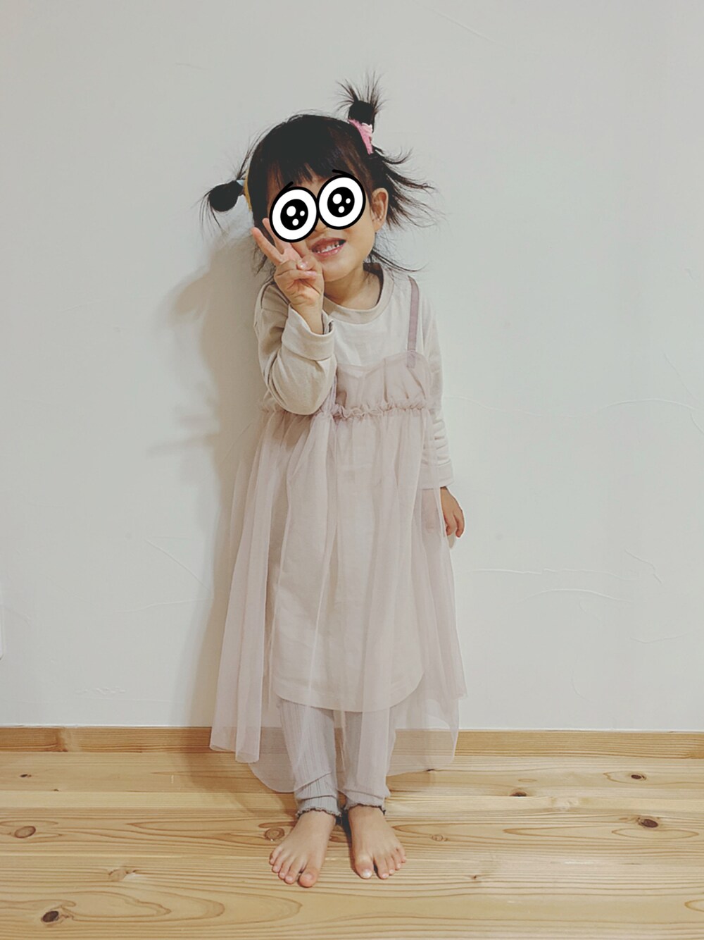 「休日コーデ、キッズコーデ、おんなのこコーデ、おんなのこ、2歳、2歳5ヶ月」｜「Seraphのアイテム（ワンピース、ベージュ系）」を使った、ハムルカさん（キッズ・90cm）の冬コーディネートの1枚目の写真