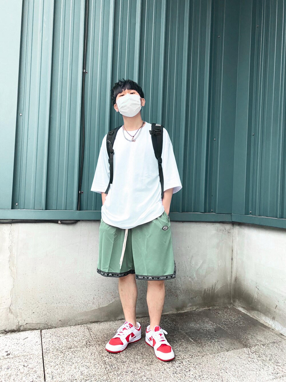 「NIKEのアイテム（スニーカー、レッド系）」を使った、“Toro”さん（メンズ・165cm）の夏コーディネートの1枚目の写真