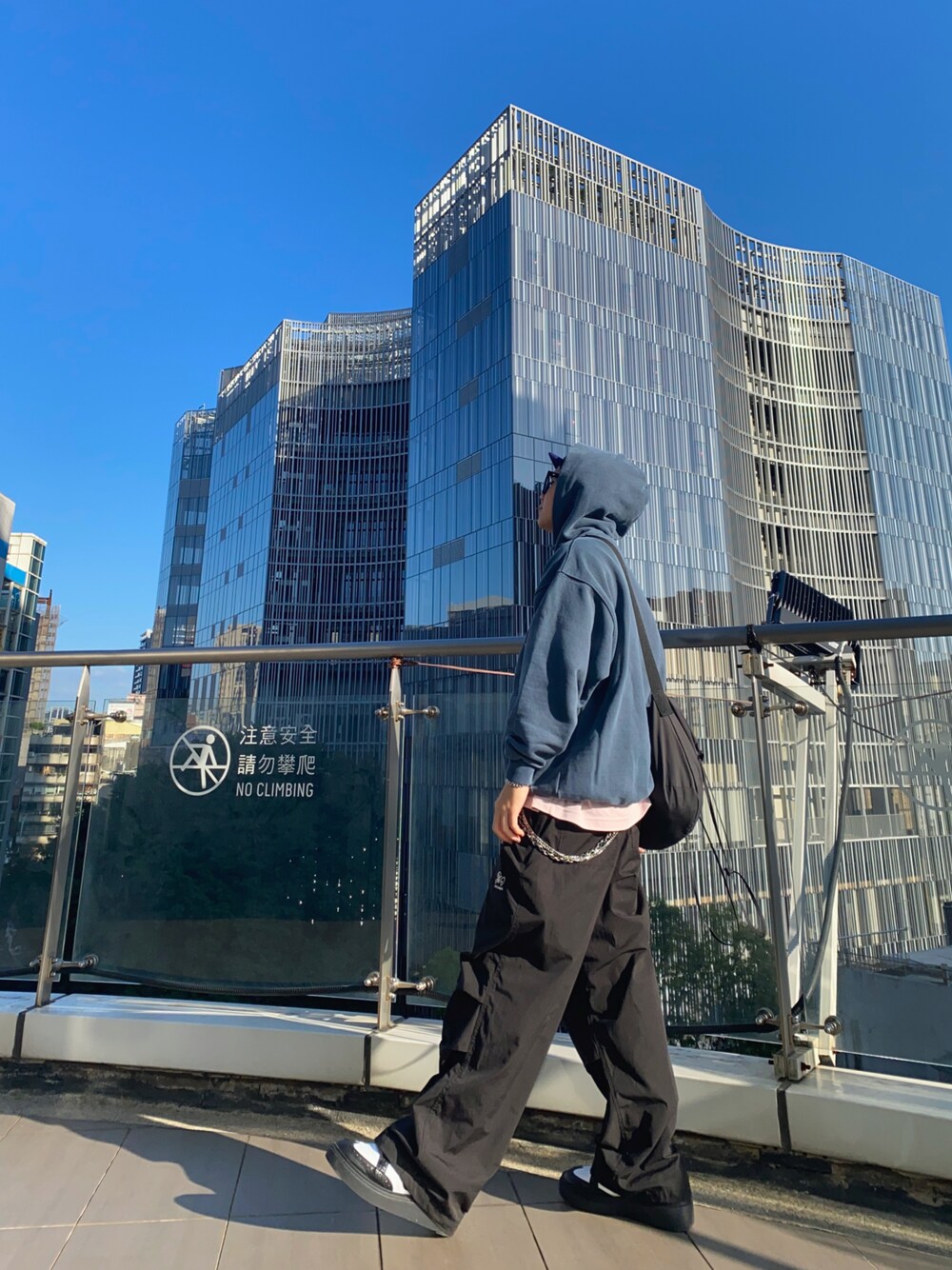 「nautica、NIKE、WHO’S WHO gallery、UNIQLO」｜「WHO'S WHO galleryのアイテム（パンツ、ブラック系）」を使った、“Toro”さん（メンズ・165cm）の秋コーディネートの1枚目の写真