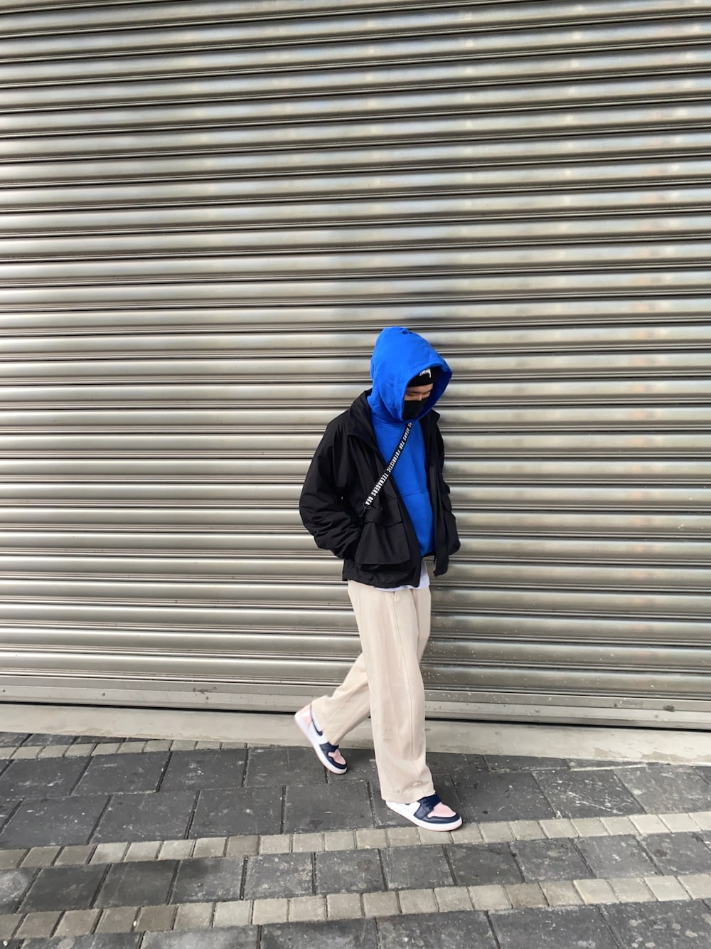 「Yeezygap」｜「UNIQLOのアイテム（パンツ、ベージュ系）」を使った、“Toro”さん（メンズ・165cm）の冬コーディネートの1枚目の写真