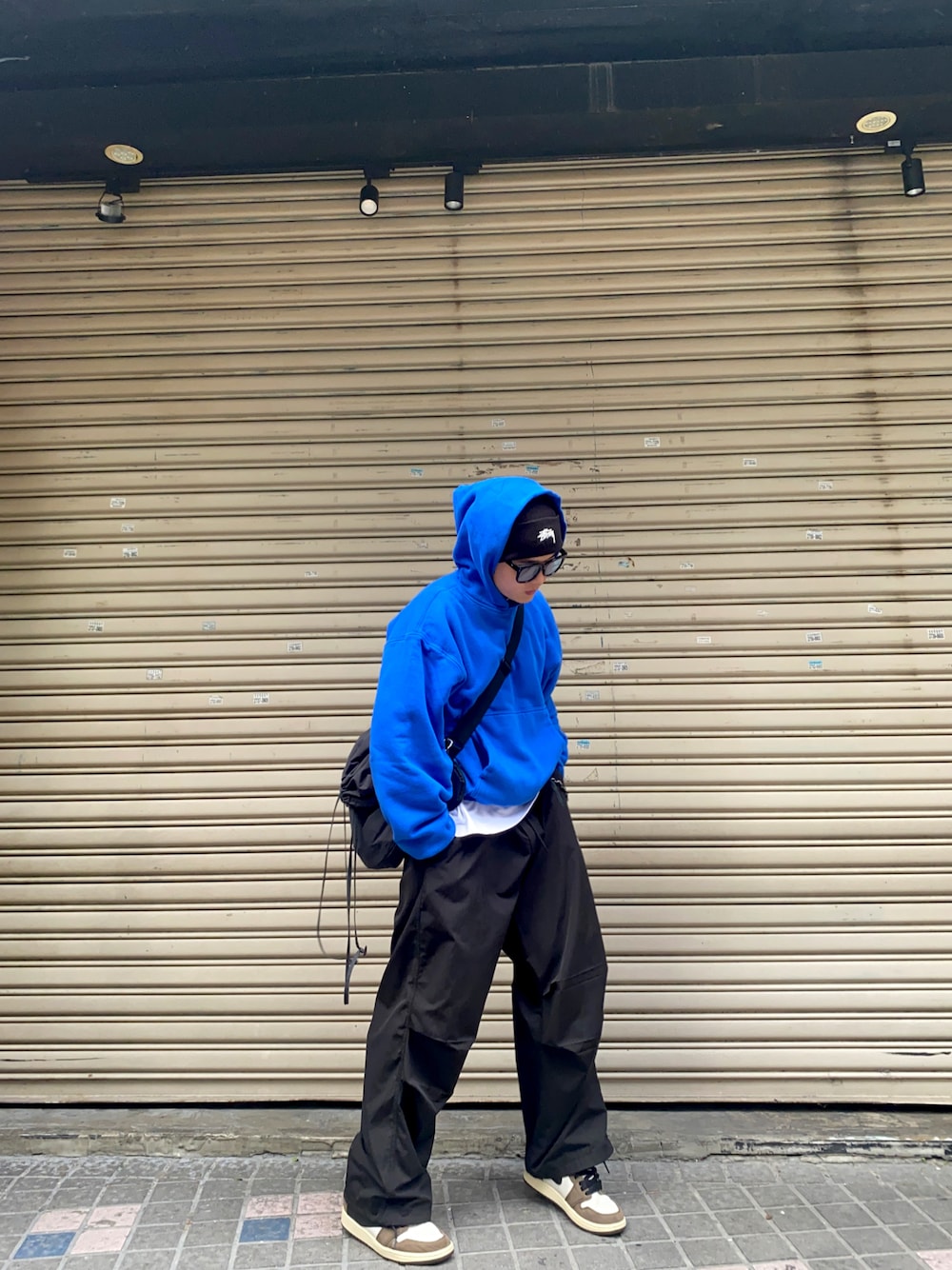 「yeezy、UNIQLO、WHO’S WHO gallery、Yeezygap、AIR JORDAN、travisscott」｜「STUSSYのアイテム（帽子、ブラック系）」を使った、“Toro”さん（メンズ・165cm）の秋コーディネートの1枚目の写真