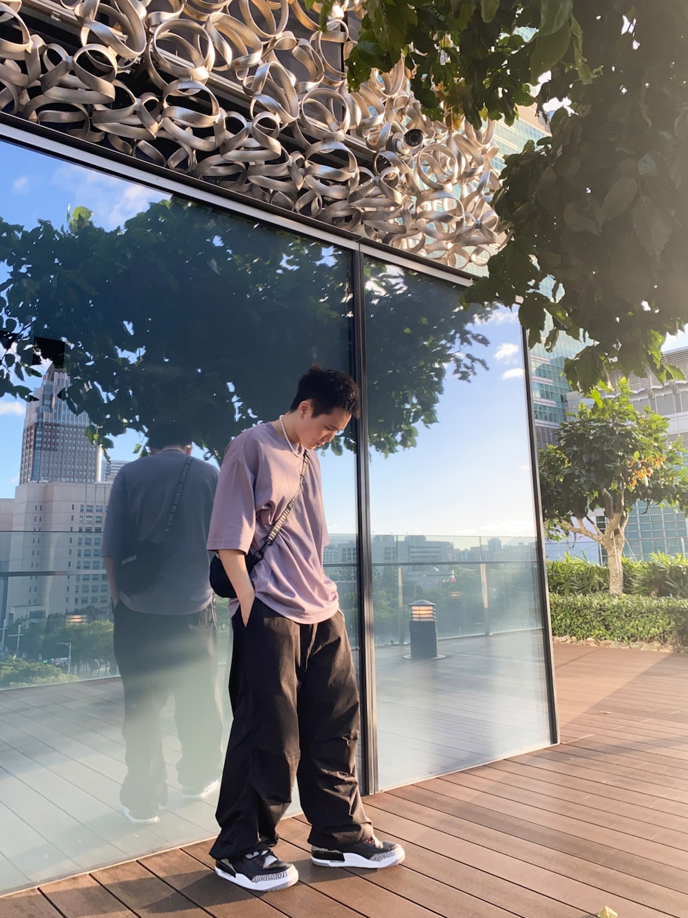 「whoswhogallery、Jordan、AIR JORDAN、UNIQLO、UNIQLO U」｜「WHO'S WHO galleryのアイテム（パンツ、ブラック系）」を使った、“Toro”さん（メンズ・165cm）の春コーディネートの1枚目の写真