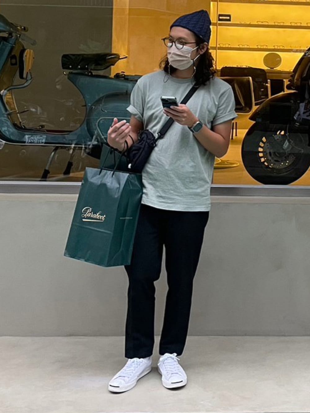「CONVERSEのアイテム（スニーカー、ホワイト系）」を使った、張家榮さん（メンズ・171cm）の冬コーディネートの1枚目の写真