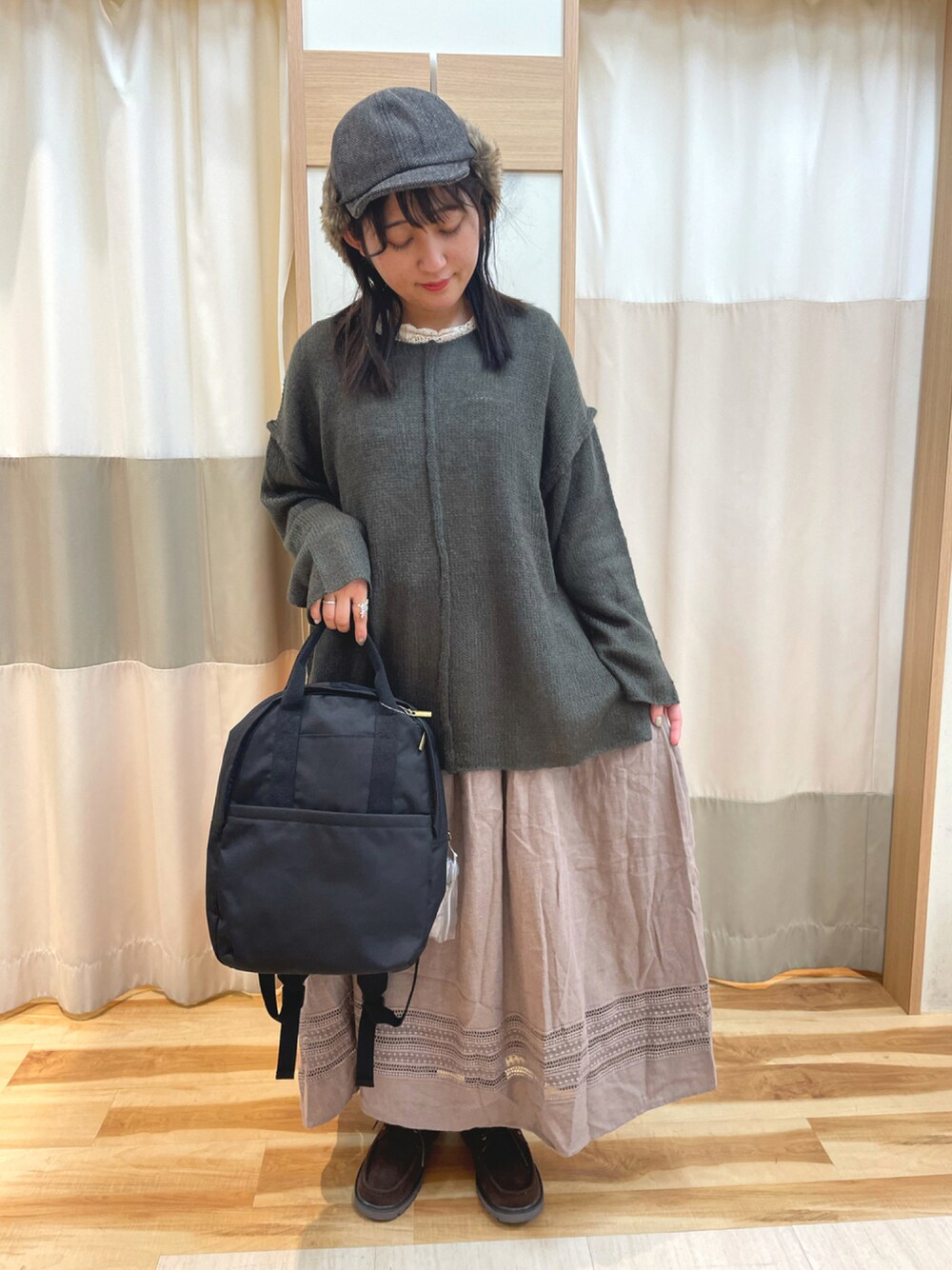 「秋色、サマンサ モスモス(Samansa Mos2)、kazumiコラボ」｜「Samansa Mos2のヘリンボーンフライトキャップ（キャップ、ブラウン系）」を使った、カワモトさん（レディース・159cm）の秋コーディネートの1枚目の写真