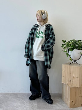 「PBLIM（ページボーイリム）のアイテム（パーカー）」を使った、KUMiさん（レディース・159cm）の秋コーディネート