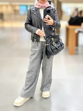 「Alexander McQueen（アレキサンダーマックイーン）のアイテム（マフラー、ピンク系）」を使った、jolinwangさん（レディース・159cm）の春コーディネート