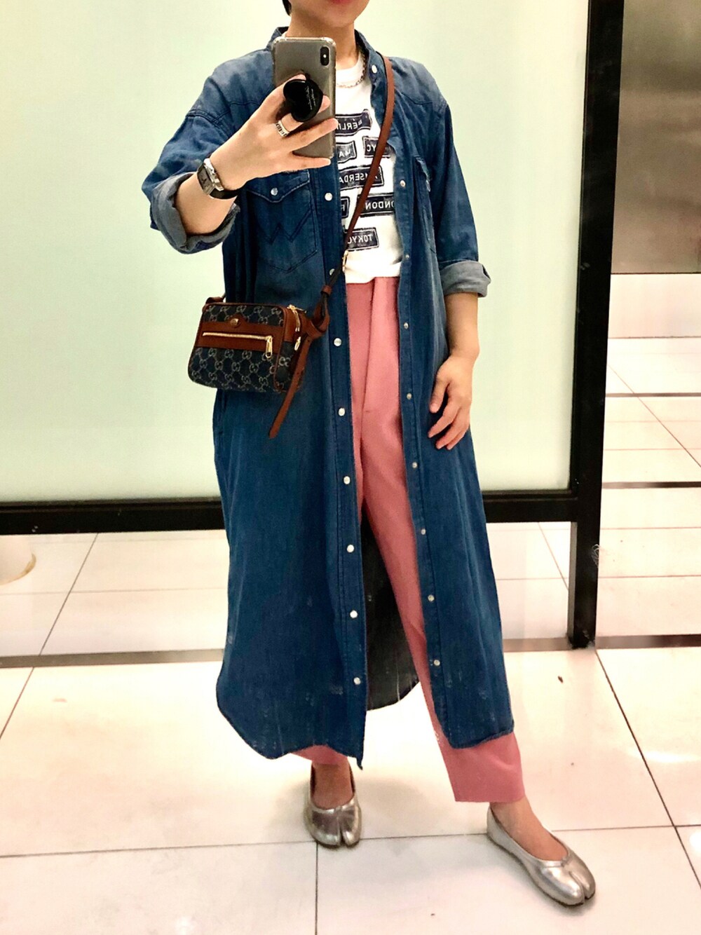 「SHIPSの【SHIPS別注】Wrangler: ノーカラーデニムシャツワンピース◇（ワンピース、ブルー系）」を使った、jolinwangさん（レディース・159cm）の秋コーディネートの1枚目の写真