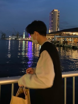 「BEAMS（ビームス）のアイテム（ベスト）」を使った、吉岡一保さん（メンズ・180cm）の春コーディネート