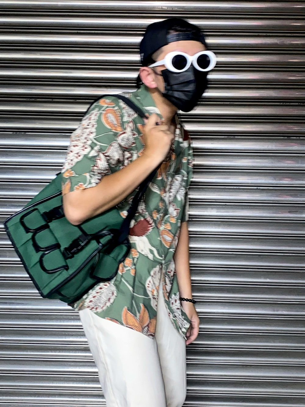 「きれいめカジュアル、オーバーサイズ、韓国ファッション、おしゃれさんと繋がりたい、スニーカー、大人カジュアル、ootd、夏セールで買いました、夏コーデ、夏、ZARA MAN、NEW ERA、Taiwan、vintage、古着MIX」｜「ZARAのアイテム（シャツ/ブラウス、グリーン系）」を使った、Gorbinzsheさん（メンズ・171cm）の夏コーディネートの1枚目の写真