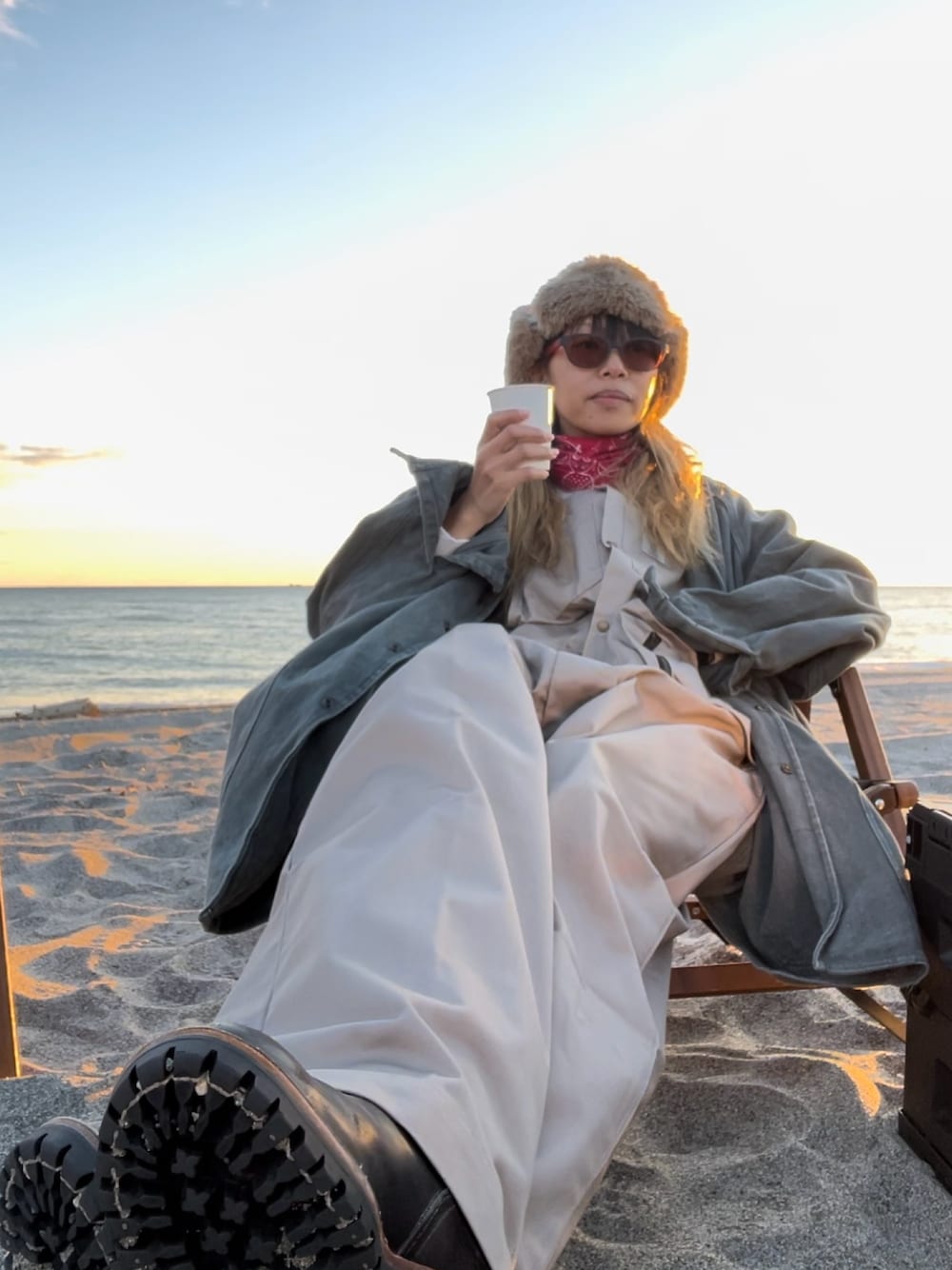 「アメカジ、アメカジコーデ、アメカジ女子部、オーバーオール、DOD」｜「BROWN'S BEACH JACKETのアイテム（帽子、ブラウン系）」を使った、AyamiyakEさん（レディース・158cm）の冬コーディネートの1枚目の写真