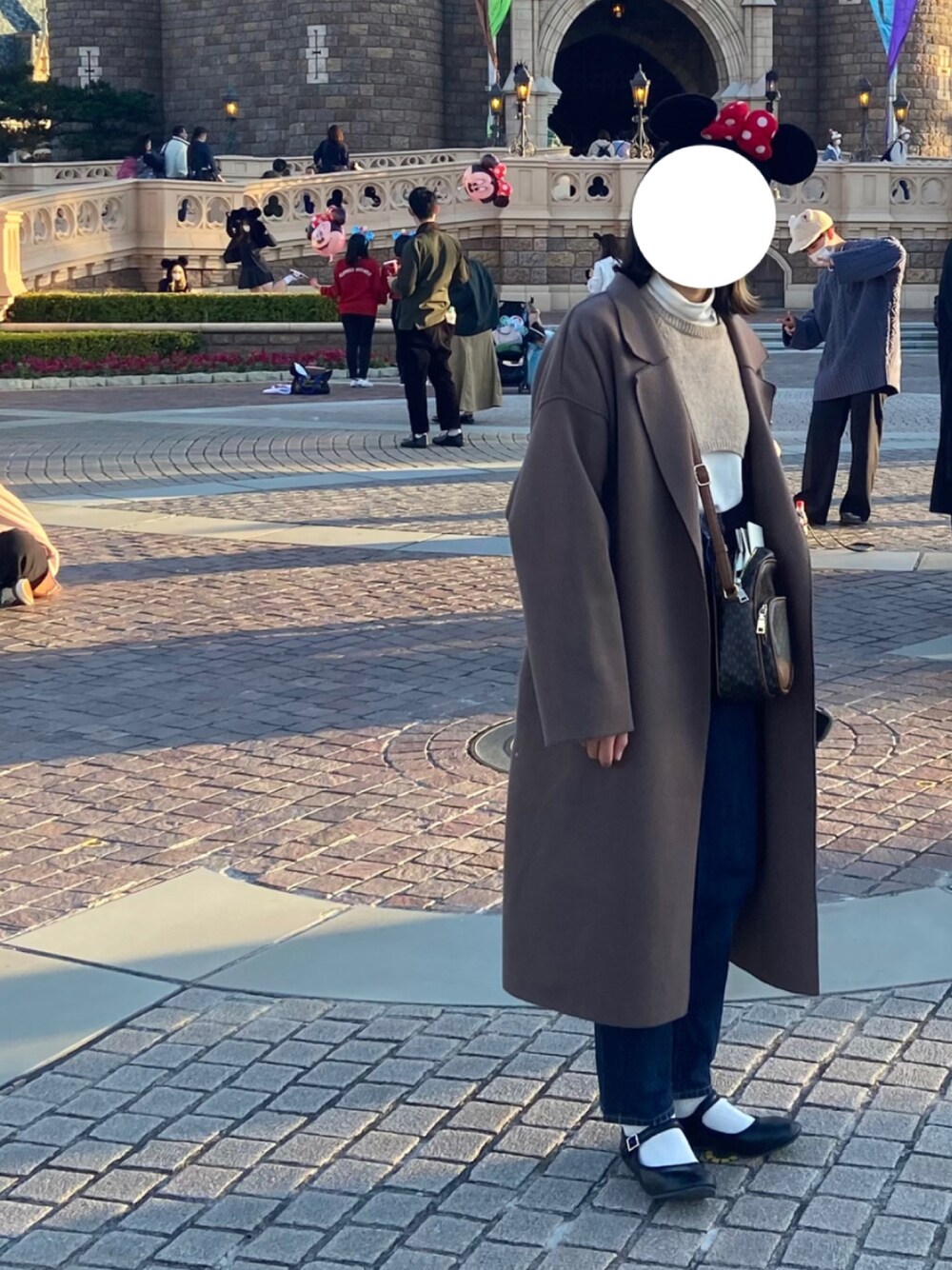 「冬コーデ、ブラウンコーデ」｜「GUのアイテム（デニムパンツ、ブルー系）」を使った、ぱるこさん（レディース・157cm）の冬コーディネートの1枚目の写真