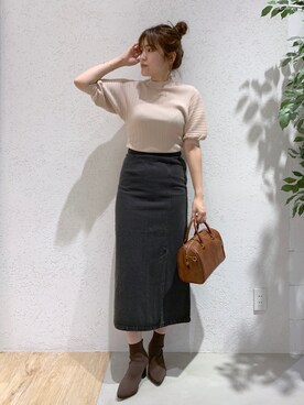 「アイテム（デニムスカート、グレー系）」を使った、hanaka.さん（レディース・171cm）の秋コーディネート