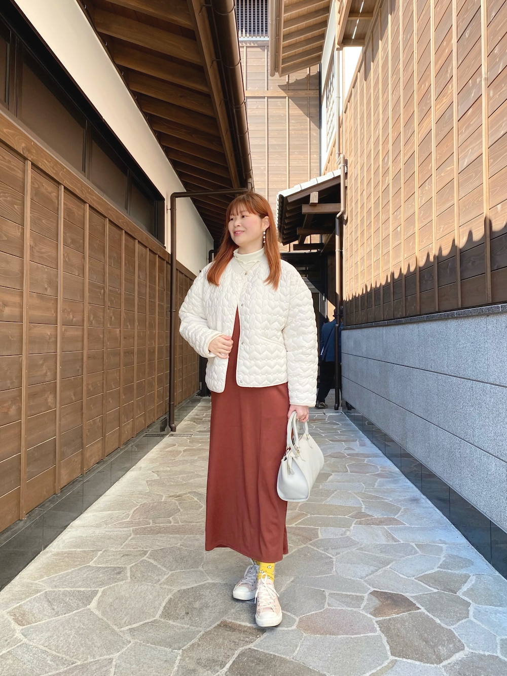 ZARAのノーカラージャケットを使った「楽チンコーデ」の人気