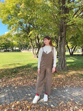 「アイテム（オールインワン・サロペット）」を使った、北澤 希世子さん（レディース・165cm）の秋コーディネート