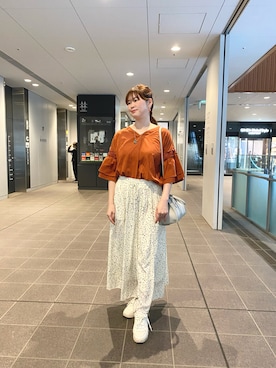 「アイテム（イヤリング）」を使った、北澤 希世子さん（レディース・165cm・30代）の秋コーディネート