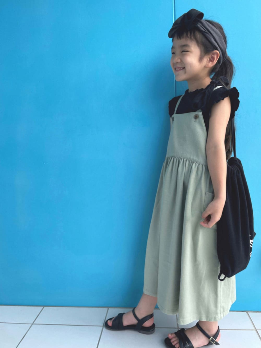 「夏セールで買いました、キッズファッション、キッズコーデ、休日コーデ、夏コーデ、サンダル、女の子、6歳、ワンピース」｜「LOWRYS FARMのアサコンジャンスカ　939621（ワンピース、グリーン系）」を使った、nikoさん（キッズ・110cm）の夏コーディネートの1枚目の写真