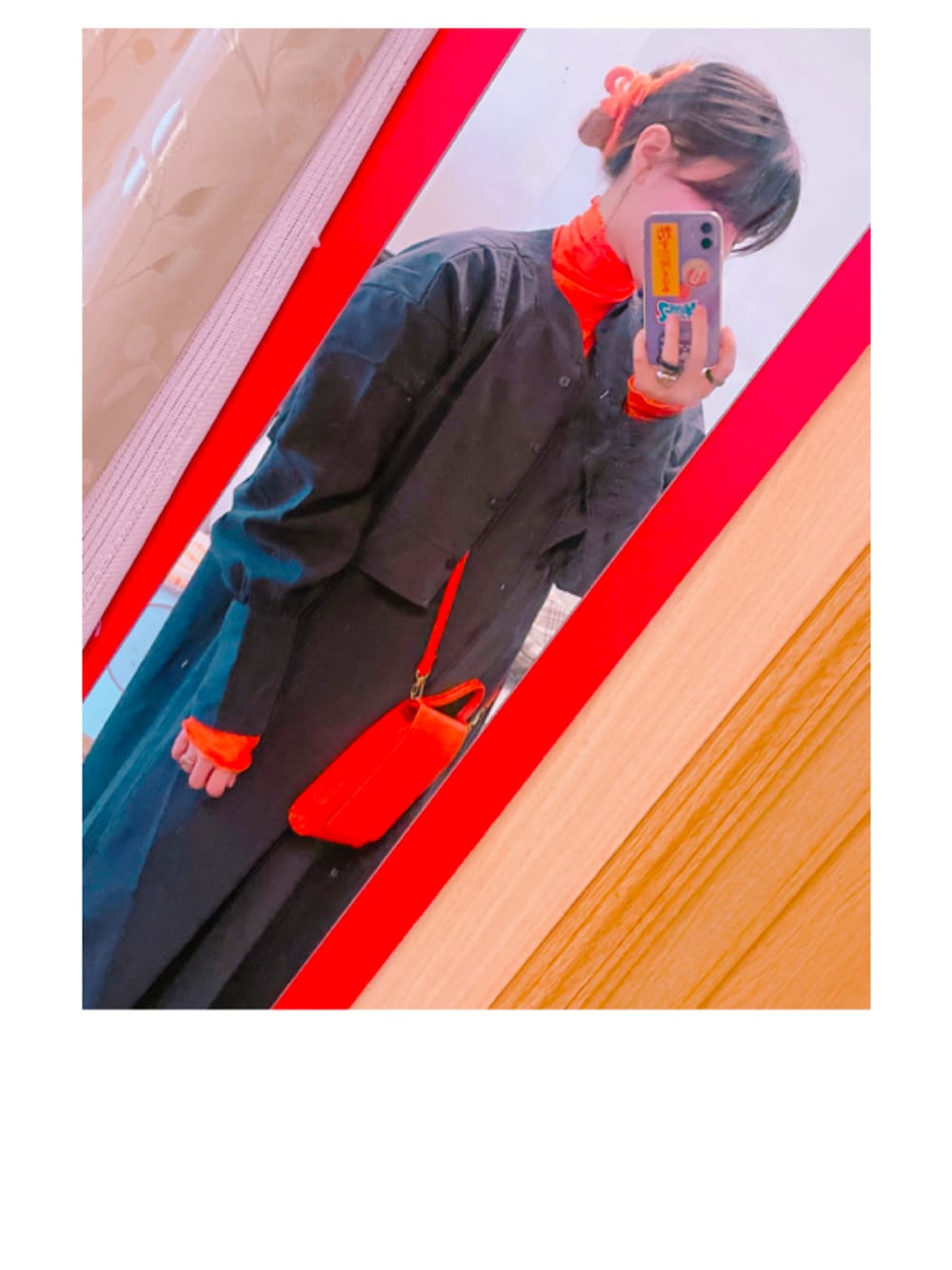 「CLEAのメロウハイネックシアーインナートップス（Tシャツ/カットソー、オレンジ系）」を使った、○△□さん（レディース・154cm）の冬コーディネートの1枚目の写真