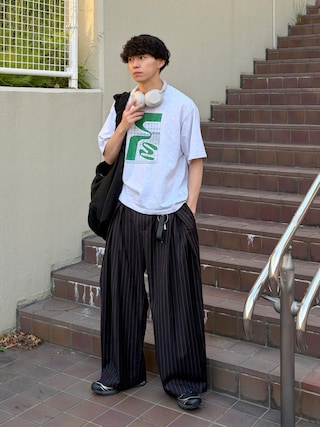 「FFEIN(フェイン)の【FFEIN(フェイン)】アートデザインショート丈Tシャツ / Tシャツ 短丈 クルーネック 半袖(Tシャツ/カットソー)」を使った、たいがさん(メンズ・172cm)の夏コーディネート
