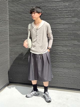 「CAMPHOR WOOD(カンファーウッド)のFAUX LEATHER BELT BUCKLE WESTERN BAG / フェイクレザーベルトバックルウエスタンバッグ(ショルダーバッグ)」を使った、たいがさん(メンズ・172cm)の秋コーディネート