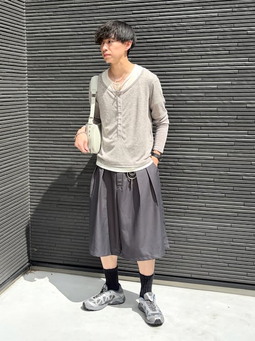 「CAMPHOR WOOD（カンファーウッド）のFAUX LEATHER BELT BUCKLE WESTERN BAG / フェイクレザーベルトバックルウエスタンバッグ（ショルダーバッグ）」を使った、たいがさん（メンズ・172cm）の秋コーディネート