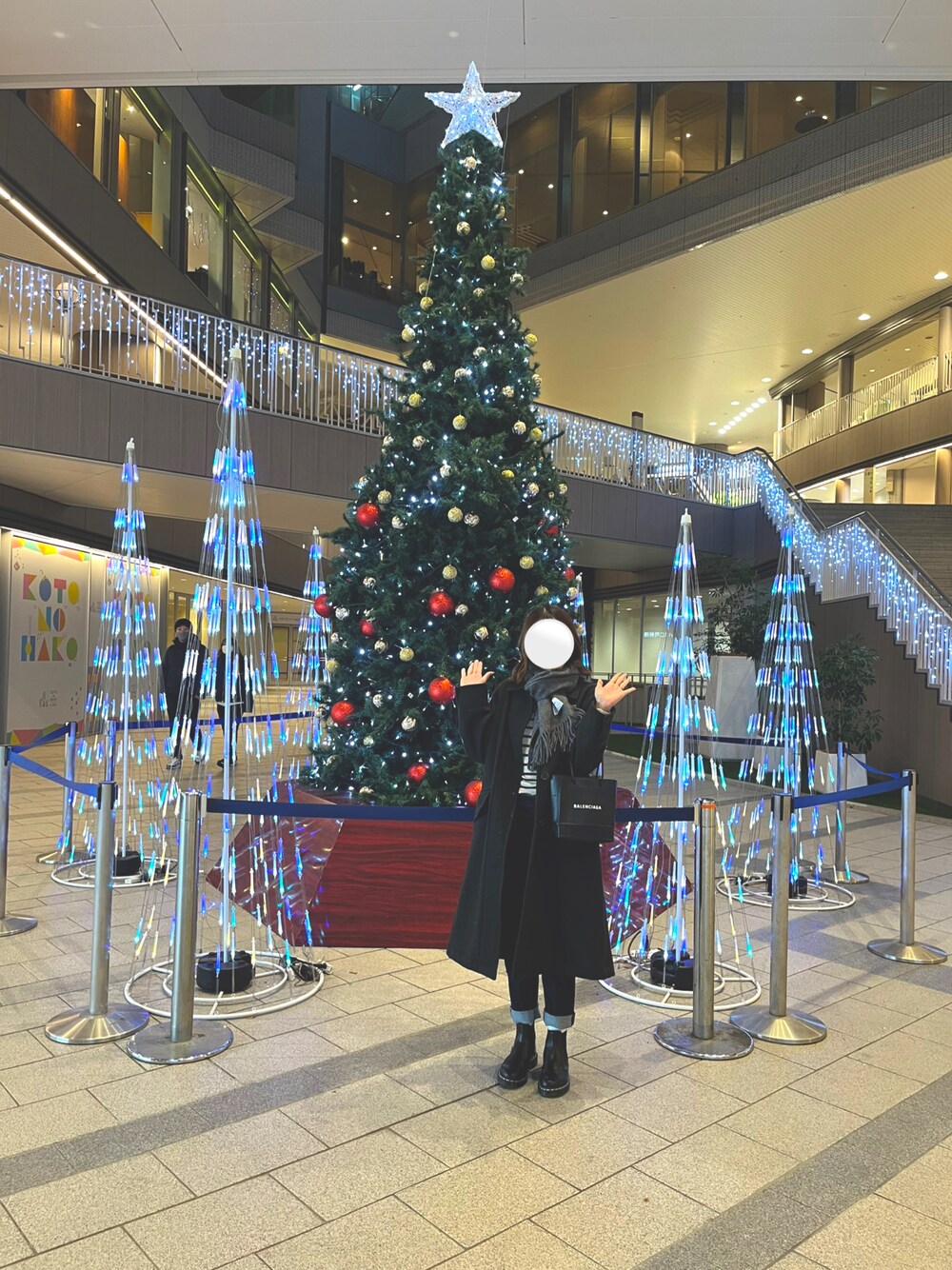 「MHL.のBASIC WOOL MELTON（ステンカラーコート、グリーン系）」を使った、haruさん（レディース・157cm）の冬コーディネートの1枚目の写真