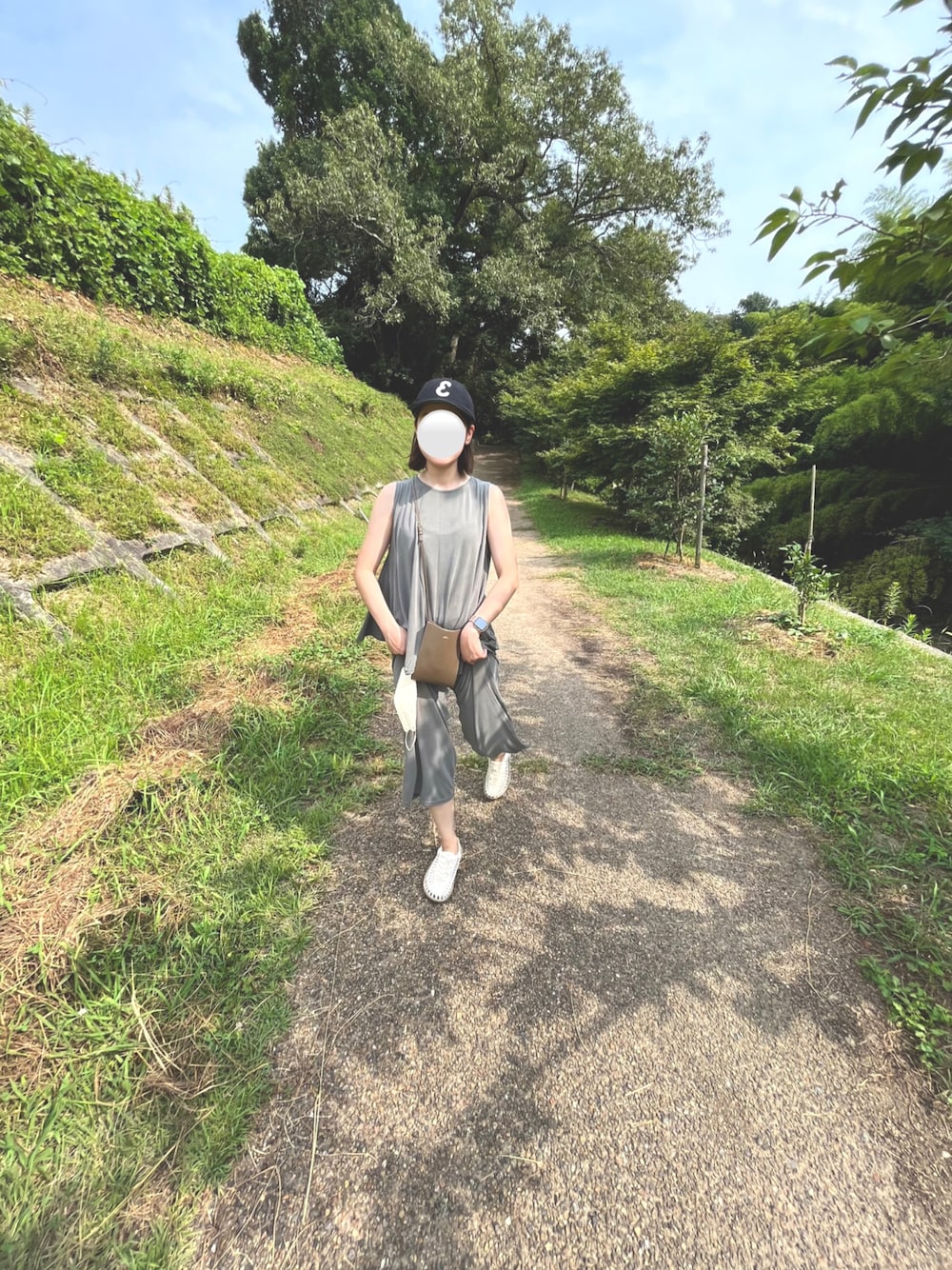 「KEENの【KEEN】UNEEK（サンダル、ベージュ系）」を使った、haruさん（レディース・157cm）の冬コーディネートの1枚目の写真