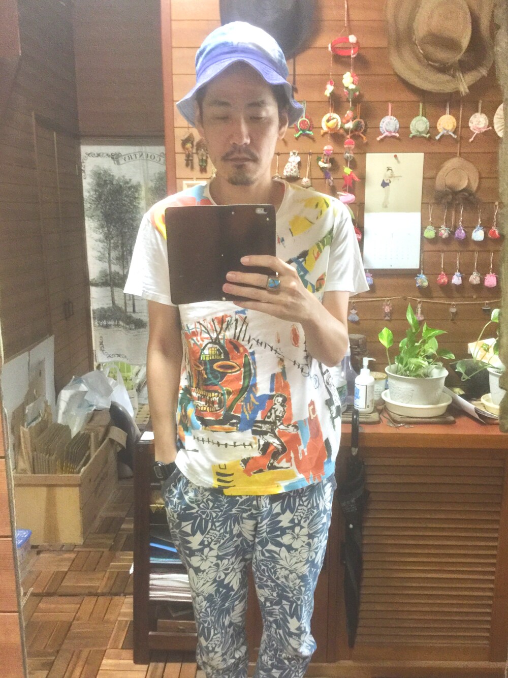 「Tシャツ、UNIQLO、ユニクロ、UT、アーバンリサーチ、URBAN RESEARCH、イージーパンツ、ハット、デニム、ヒゲ」｜「no brandのアイテム（ハット、ブルー系）」を使った、 Beatnik BeaTの中の人さん（メンズ・175cm）の夏コーディネートの1枚目の写真