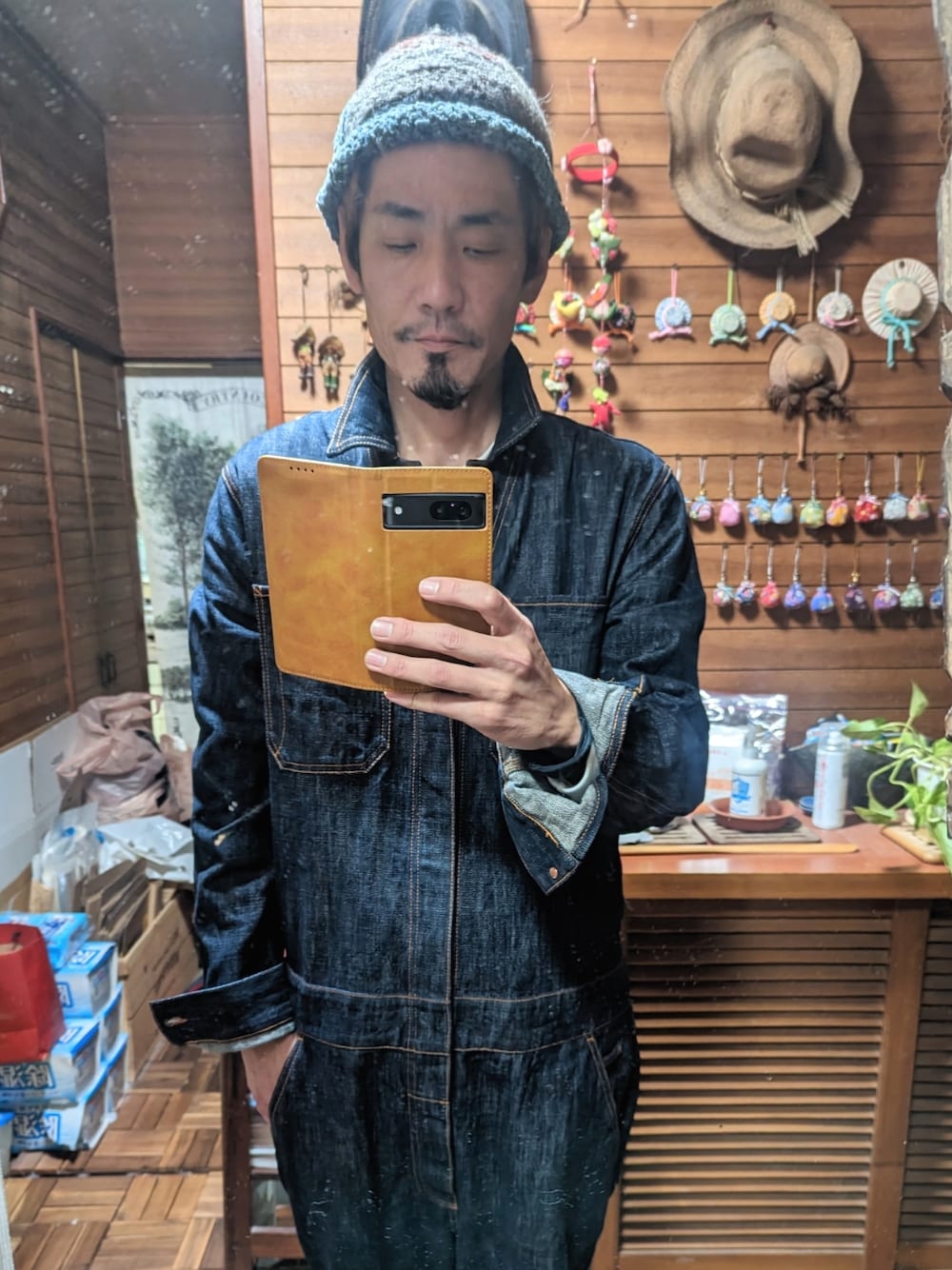 「ニット帽、KAPITAL、デニム、ヌーディージーンズ、Nudie jeans、つなぎ、古着好きな人と繋がりたい、古着コーデ、今日のコーデ、ootd、ヒゲ」｜「KAPITALのアイテム（ニットキャップ/ビーニー、ブルー系）」を使った、 Beatnik BeaTの中の人さん（メンズ・175cm）の冬コーディネートの1枚目の写真