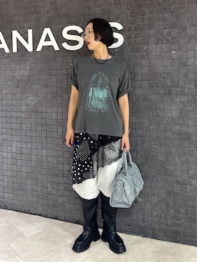 「JEANASIS（ジーナシス）のPlayfulカラーグラフィックプリントTEE/1043150（Tシャツ/カットソー、グレー系）」を使った、おねさん（レディース・166cm）の夏コーディネート