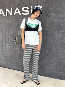 「JEANASIS（ジーナシス）のマルチボーダーフレアパンツ/1017789（その他パンツ、グレー系）」を使った、おねさん（レディース・166cm）の夏コーディネート
