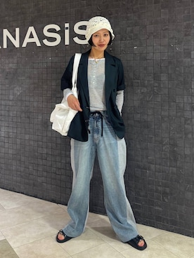 「JEANASIS（ジーナシス）のスウェットコンビデニムパンツ/645263（デニムパンツ、ブルー系）」を使った、おねさん（レディース・166cm）の春コーディネート