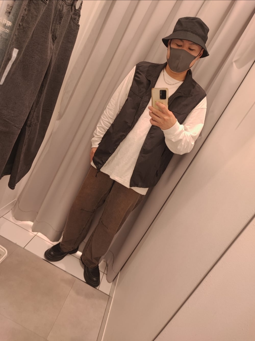 「fastfashion」｜「UNIQLOのアイテム（ハット、ブラック系）」を使った、💯さん（メンズ・172cm）の秋コーディネートの1枚目の写真