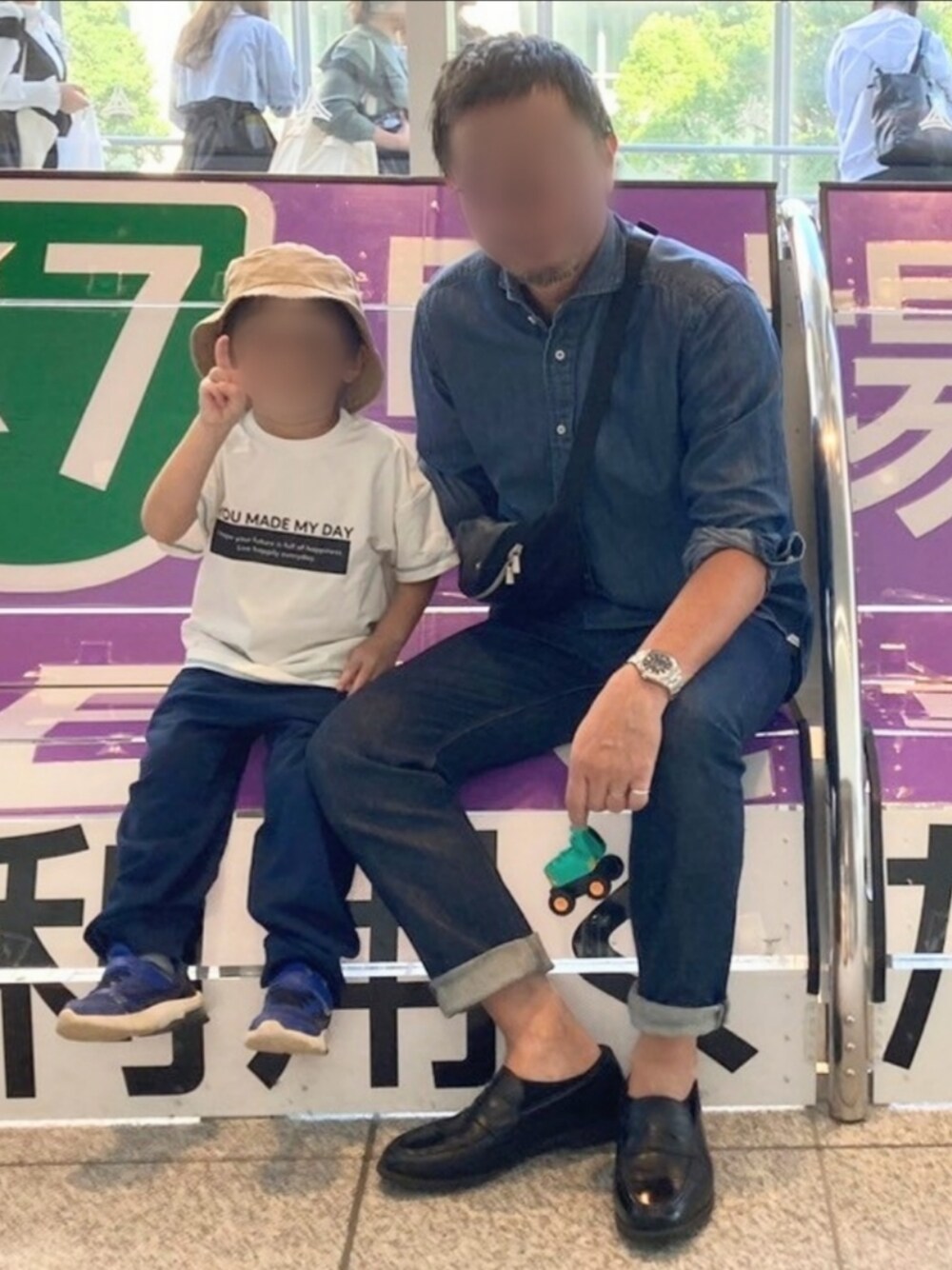 「秋っぽコーデ更新中、休日コーデ、お出かけコーデ、イケおじになりたくて、シャツスタイル、ローファー、A.P.C.、パパコーデ」｜「Felisiのアイテム（シャツ/ブラウス、ブルー系）」を使った、mirrormanさん（メンズ・172cm）の秋コーディネートの1枚目の写真